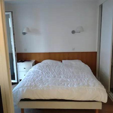 Apartment 7 Min Walk Metro, Aparthotel, La Defense *
