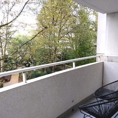 7 Min Walk Metro, Aparthotel, La Defense Courbevoie