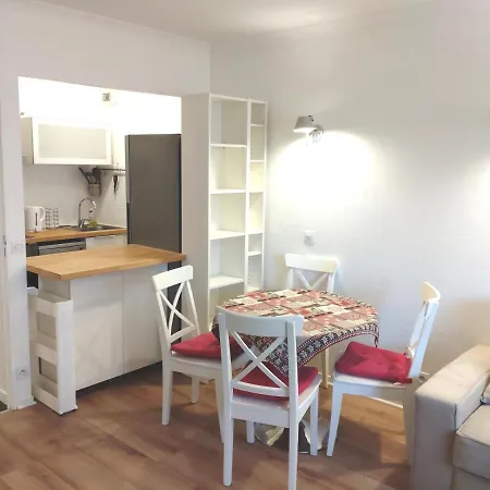 7 Min Walk Metro, Aparthotel, La Defense Apartment